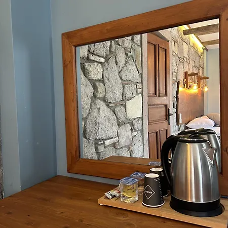 Boutique Stone House With Breakfast Couette-café 3*